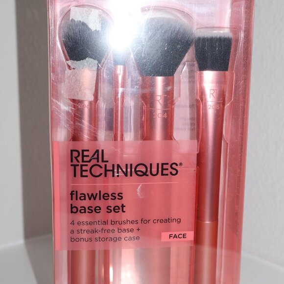 Real Techniques Flawless Base Brush Set (4 pcs + Case) – NEW - Picture 6 of 6